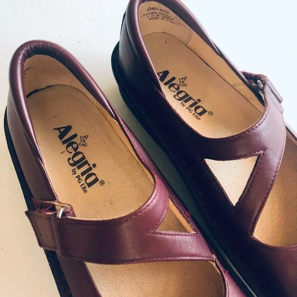 Alegria Women's Burgandy Mary Jane Shoes - Picture 2 of 9